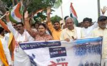 सिंदूर की लाज में समर्पित तिरंगा यात्रा: दल छपरा में द्वाबा की बेटी विजय लक्ष्मी ने शहीदों को किया नमन   प्रधानमंत्री मोदी को जताया आभार