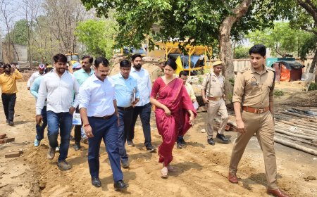 डीएम ने राणा बेनी माधव बख्श सिंह आडिटोरियम के निर्माणाधीन कार्यों का किया निरीक्षण