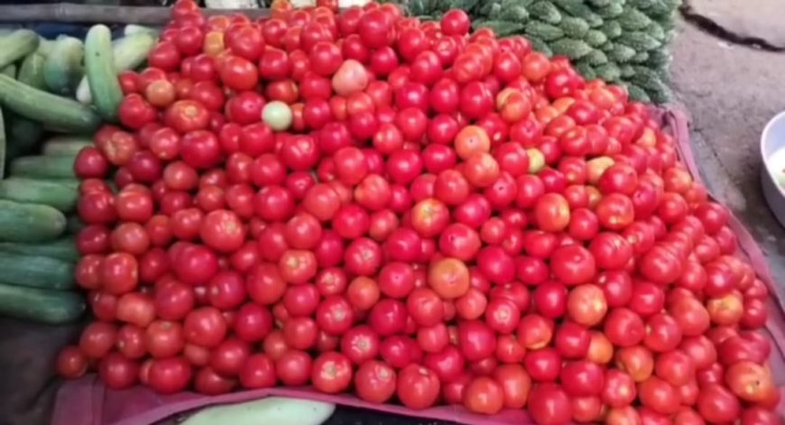 हरियाणा में 100 रुपये तक बिकने वाले टमाटर ने बिगाड़ा सब्जियों का स्वाद