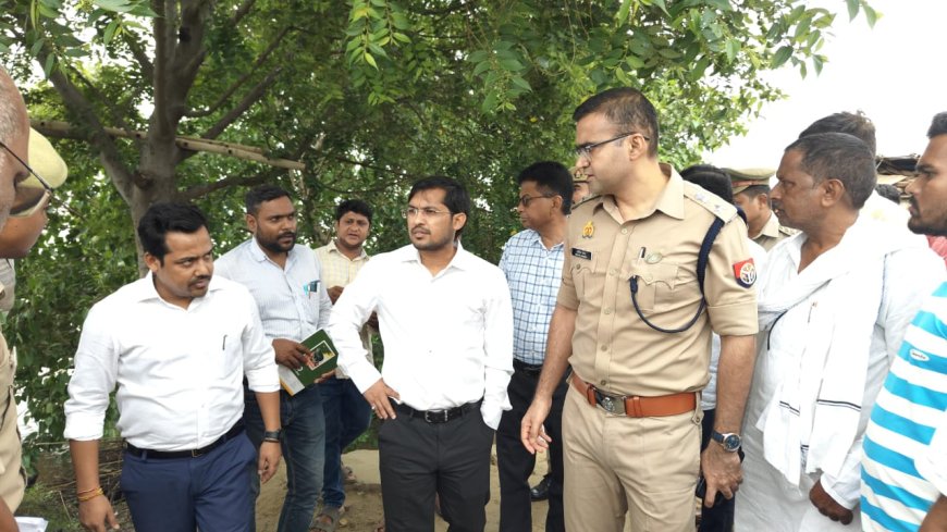 डीएम एसपी ने गंगा बाढ़ का किया निरिक्षण, मातहतों को दिया निर्देश 
