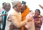 सुप्रीम कोर्ट के वरिष्ठ अधिवक्ता मनोज सिंह बड़े भाई को गले लगाते राहुल सिंह। (छाया : राष्ट्रीय प्रसार)