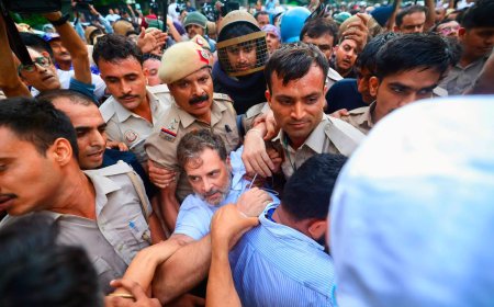 छात्रों के मुद्दे पर संसद से सड़क तक संग्राम